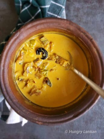 Dry fish curry or katta Karawala hodi recipe