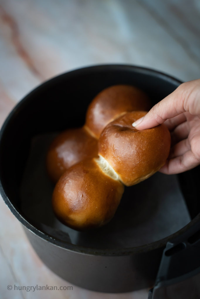 Air-fryer dinner rolls for two