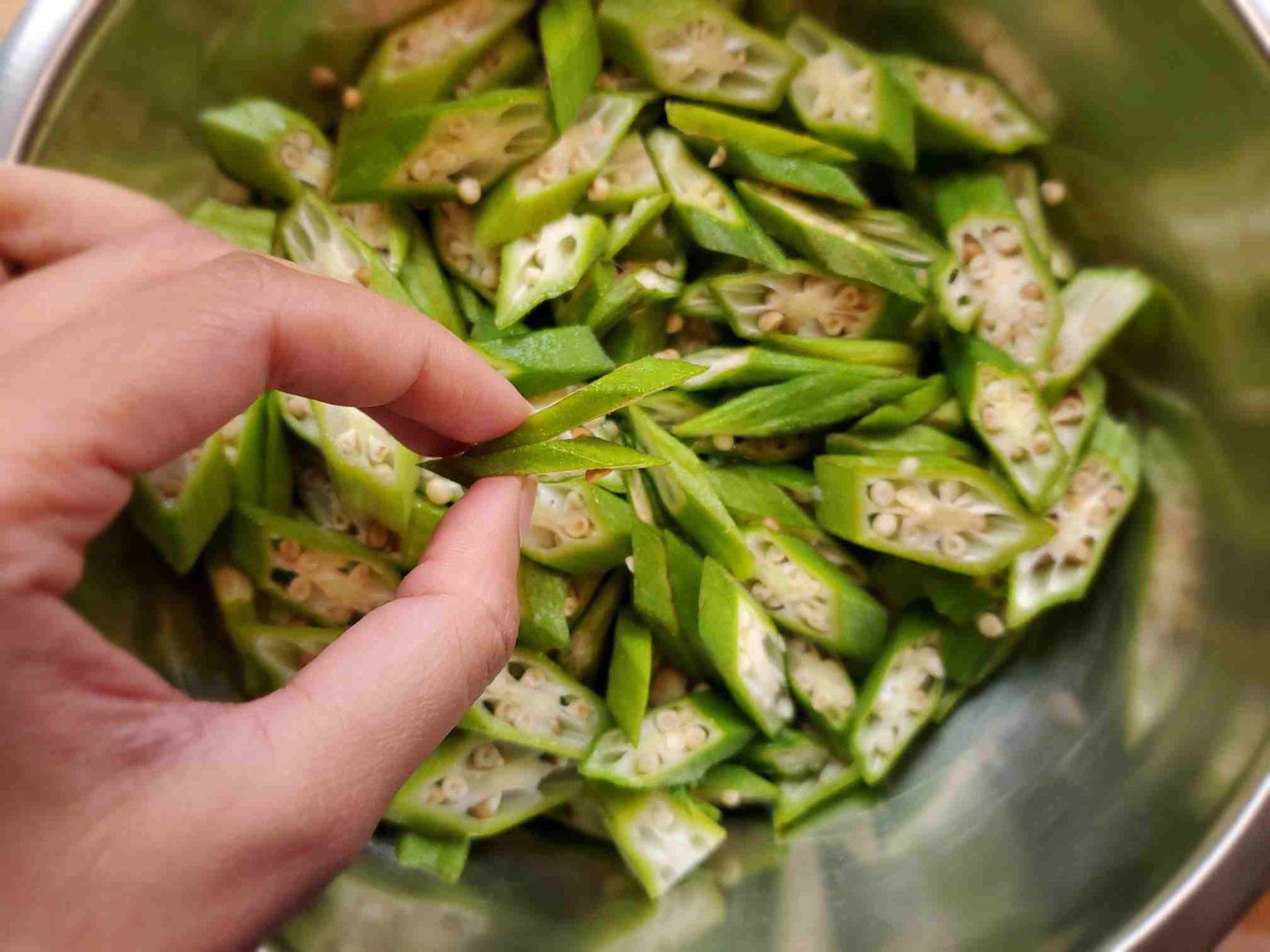 Easy Stirfried okra (Vegan) Hungry Lankan